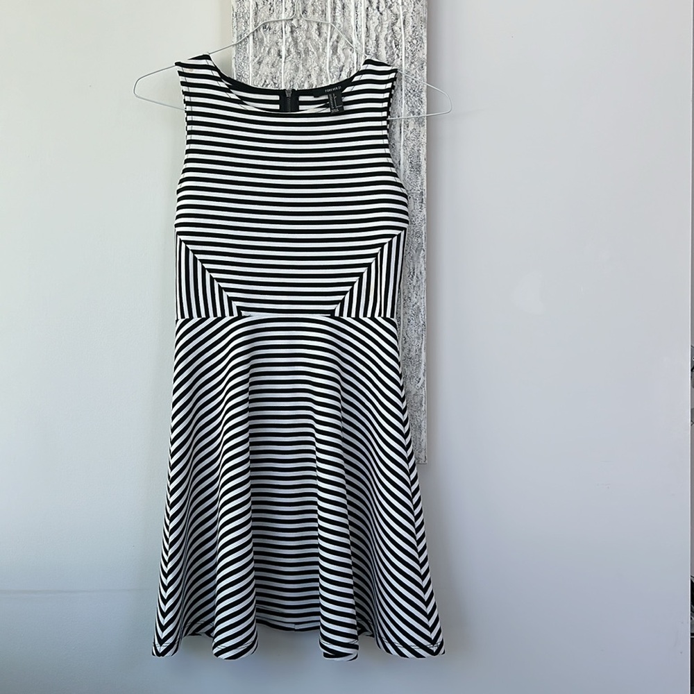 Forever 21 Flared Mini Dress Size Small